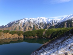 晩秋のミクリガ池（富山県立山町）