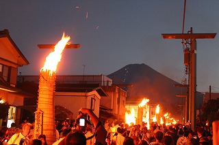 吉田の火祭り（山梨県富士吉田市） （写真協力：一般財団法人ふじよしだ観光振興サービス）