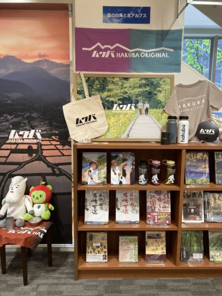 ライブラリープラザにて「夏の白馬と北アルプス」を展示中です